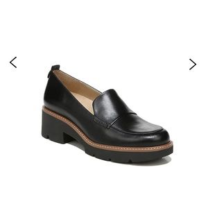 Brand new Naturalizer Darry Lug Sole Loafer Size 9